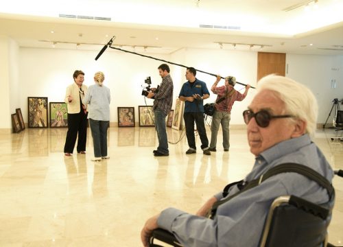 lorenzo-janine-oswaldo-vigas-belgica-rodriguez-y-equipo-de-filmacion-durante-el-rodaje-de-el-vendedor-de-orquiedas-caracas-2